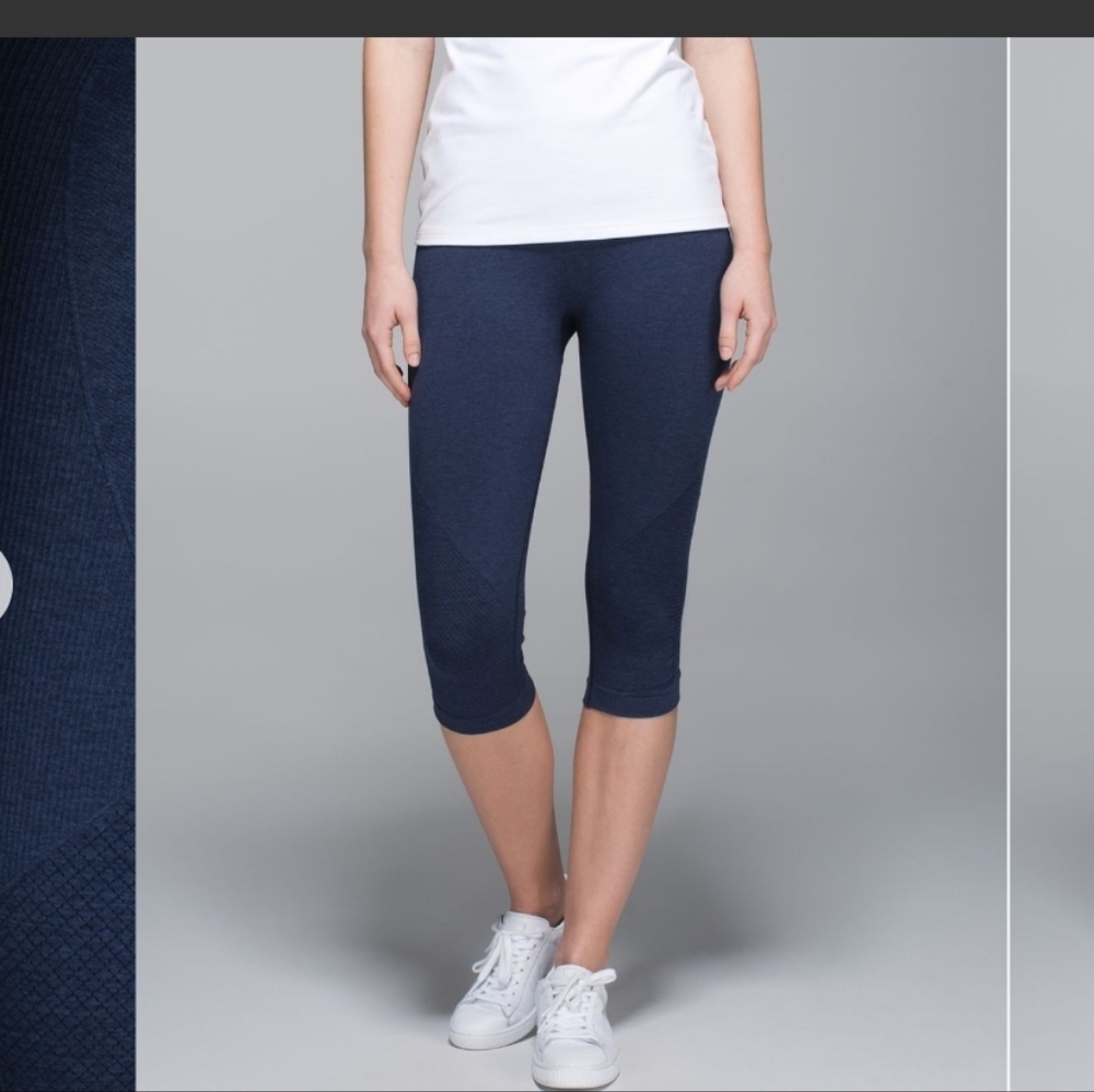 Lululemon In The Flow Crop II - Navy 16.5"